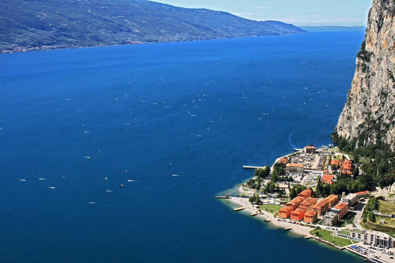 Apartamento Campione Splendid View by Gardadomusmea Campione del Garda Exterior foto